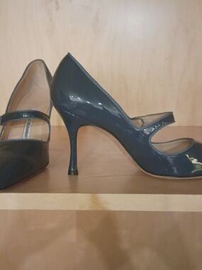 MODA ME COUTURE Patent Mary Jane Heels in Navy